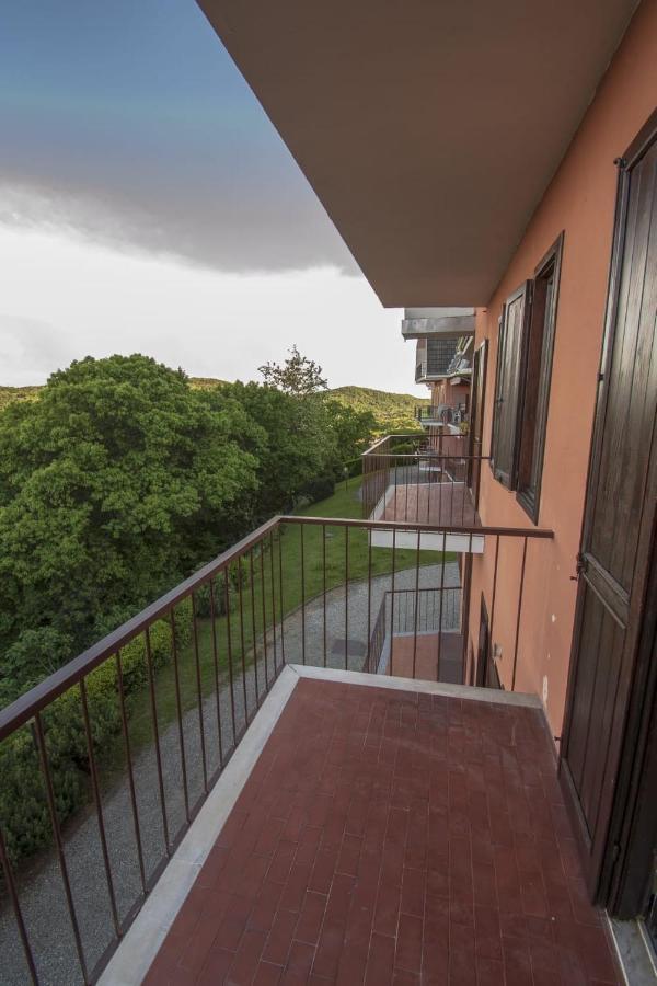 Bellavista Lake Apartment Pisano Bagian luar foto
